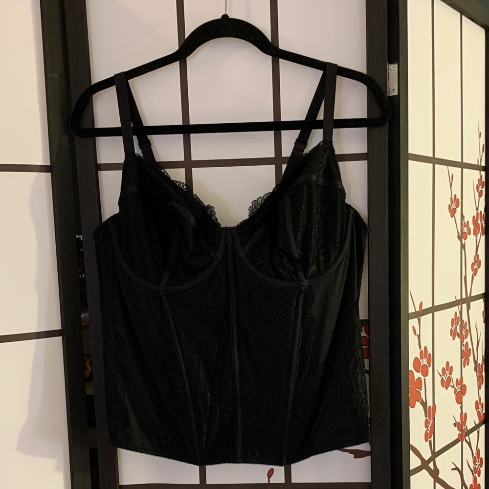 Chic Black Lace Bustier